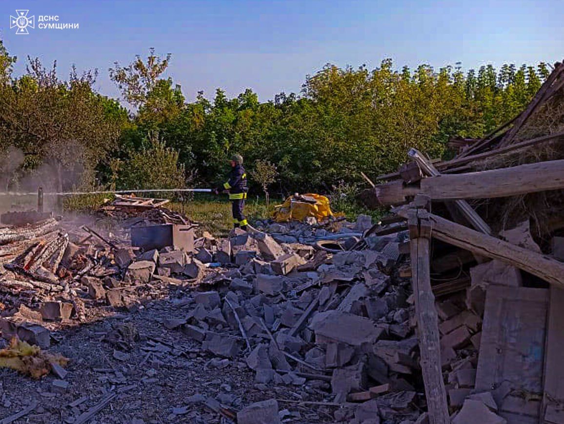 Наслідки російського обстрілу. Фото: ДСНС