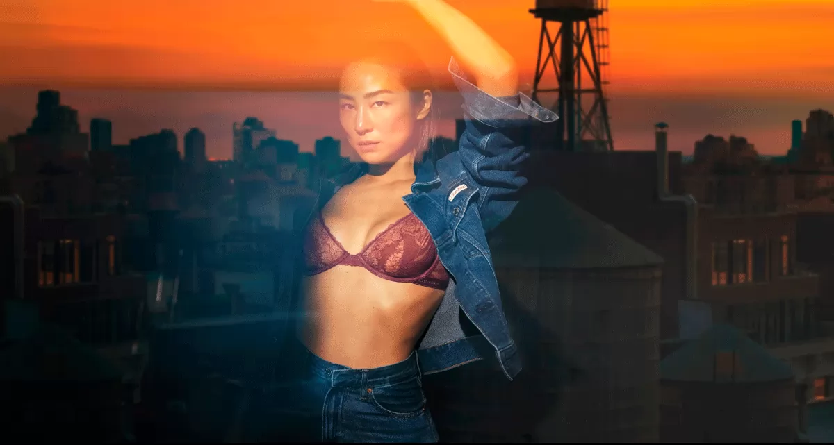 Грета Лі у рекламі Calvin Klein Грета Лі у рекламі Calvin Klein