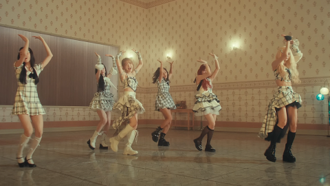 Кадр з кліпу OH MY GIRL - Classified