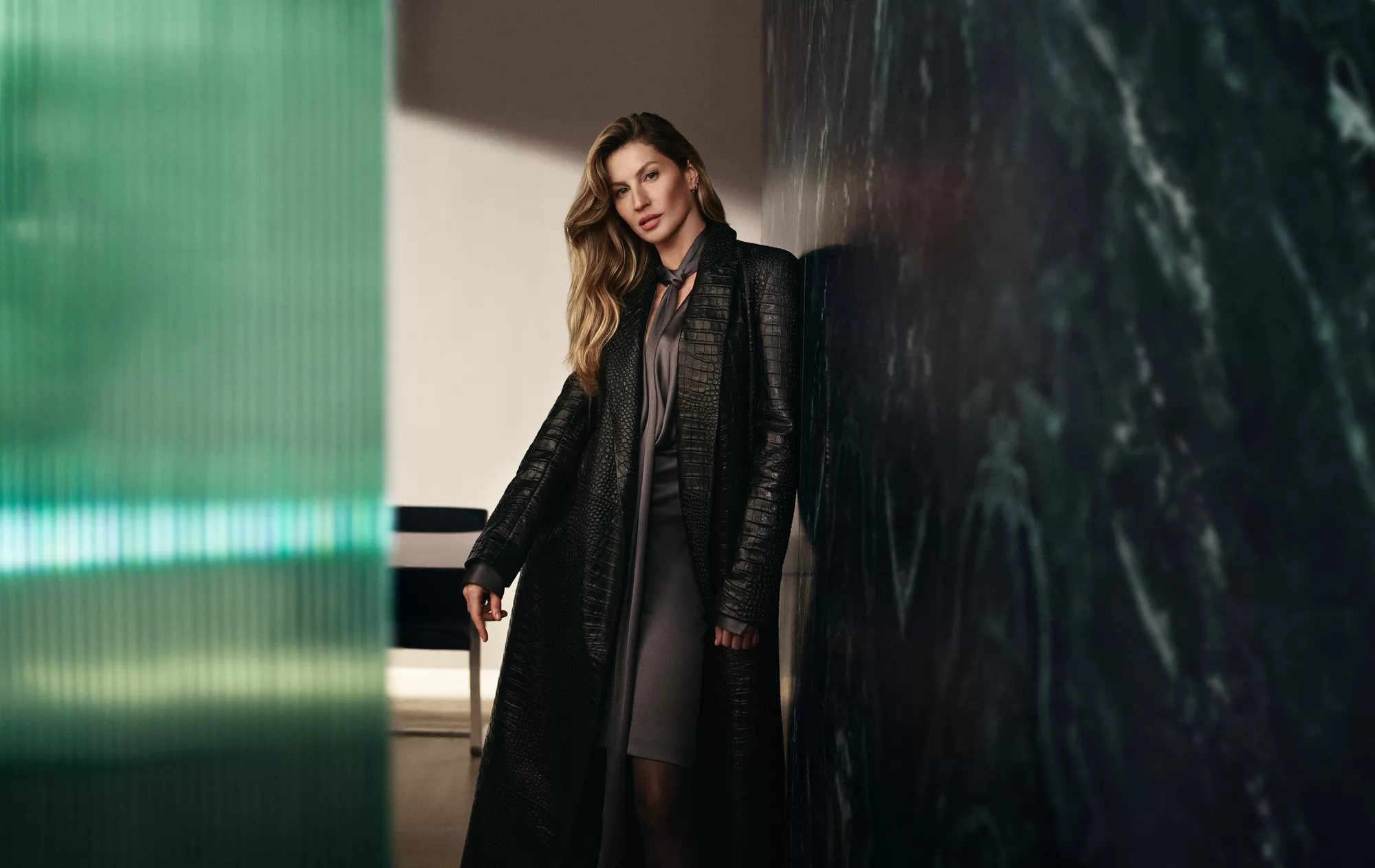 Жизель Бюндхен у рекламній кампанії осінь-зима 2024. Фото: Hugo Boss