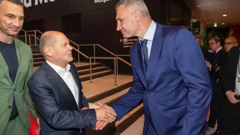 Кличко в Берлине говорил с Олафом Шольцем о важности помощи дальнобойным оружием и ликвидации лазеек в санкциях против РФ