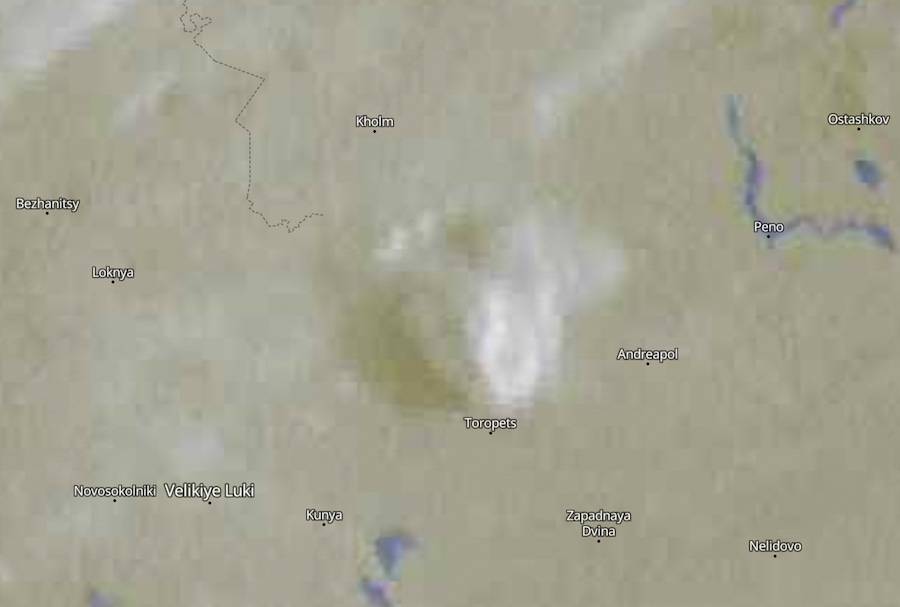 A plume of smoke over the arsenal in the Tver Oblast. Photo: screenshot of the Meteoblue map