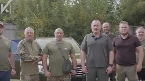 "Украинская команда" передала внедорожник бойцам ДУК "Правый сектор" на Лиманское направление, – Артур Палатный
