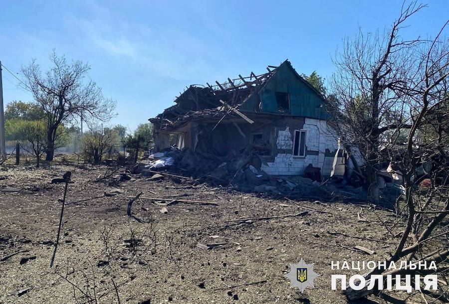 Наслідки російського обстрілу: Фото: ГУ НПУ в Донецькій області