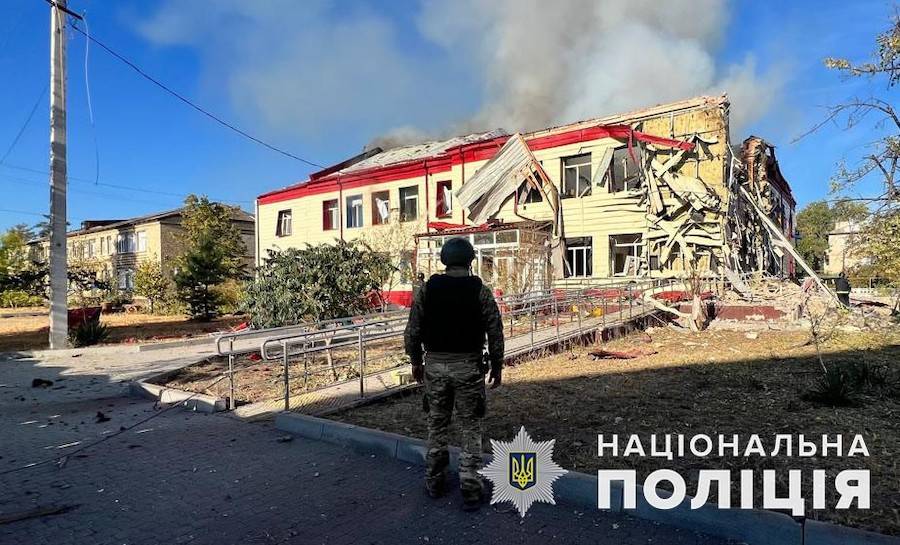 Наслідки російського обстрілу: Фото: ГУ НПУ в Донецькій області