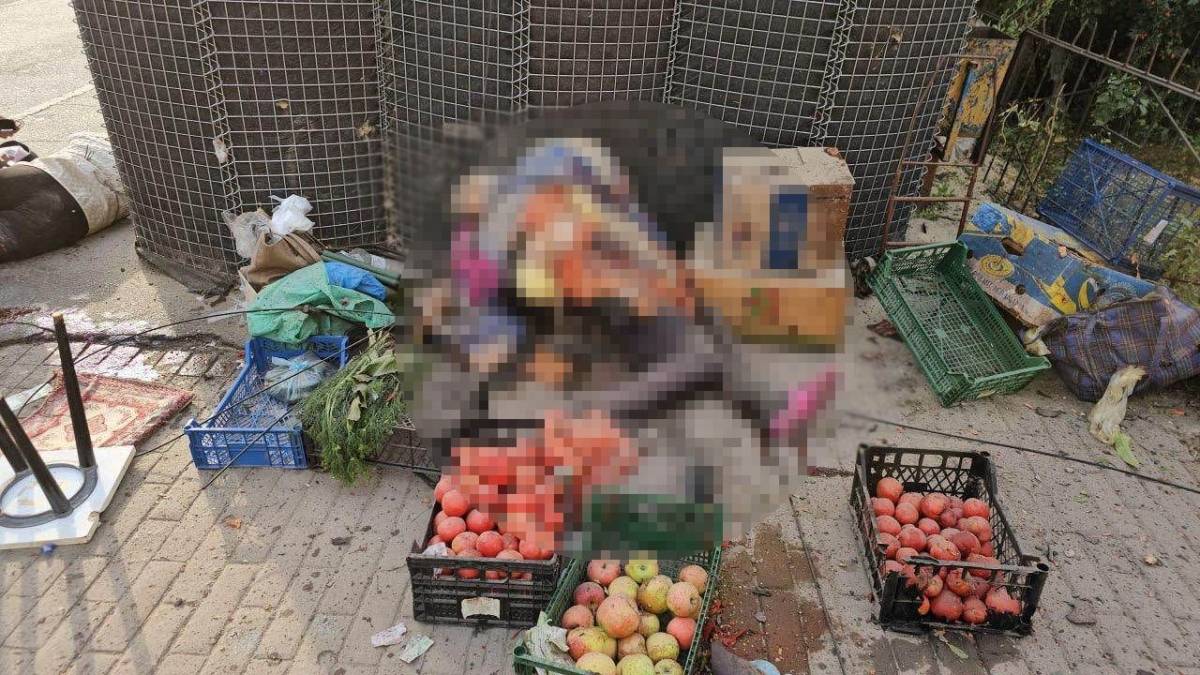Жахливі наслідки російського терористичного удару по Херсону. Фото: facebook/Володимир Зеленський