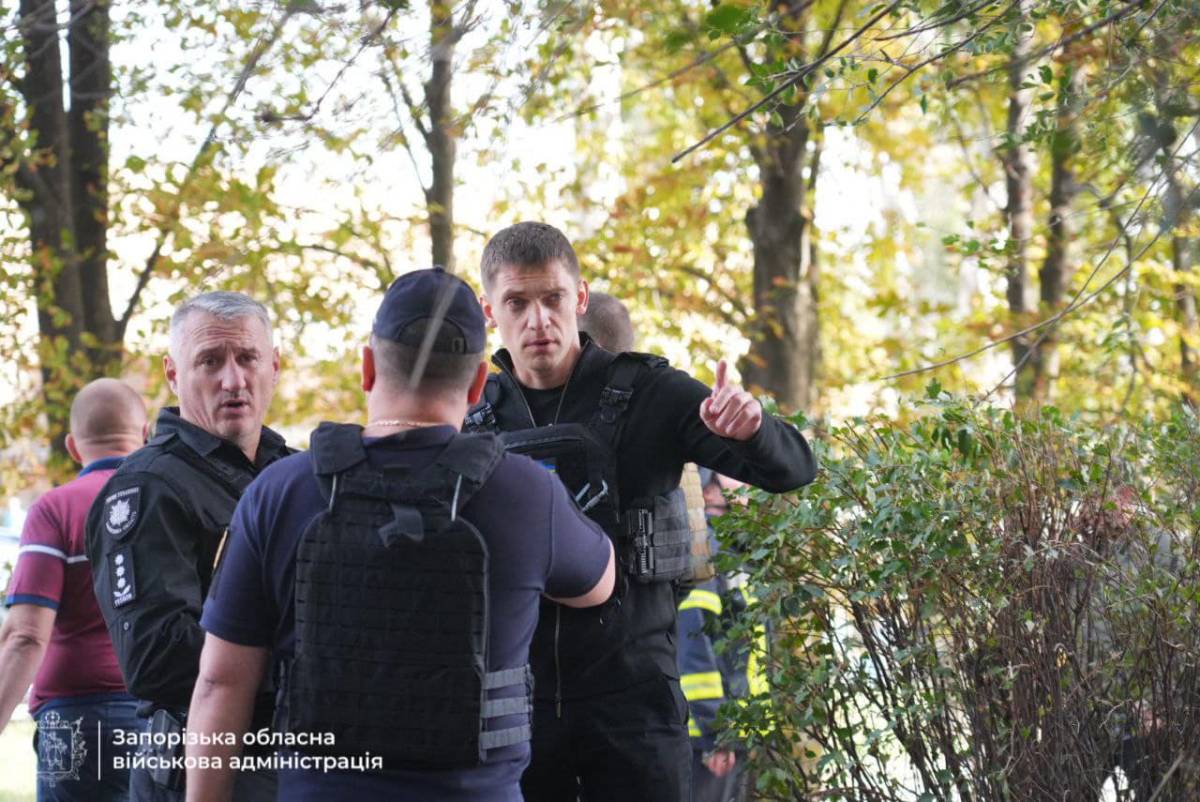 Ivan Fedorov and services at the scene of the attack. Photo: facebook/Ivan Fedorov