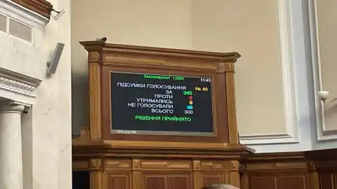 Рада підтримала виключення двох депутатів-втікачів зі складу комітетів. Фото: Telegram/Залізний нардеп