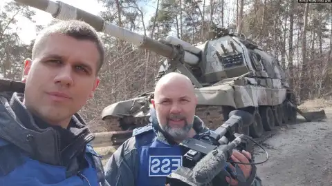Кореспондент Роман Пагулич й оператор Павло Холодов. Фото: Радіо Свобода