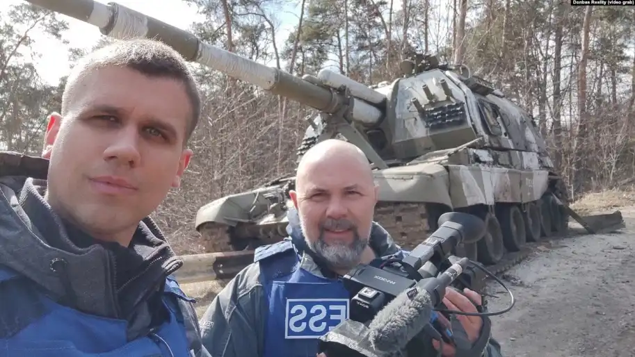 Кореспондент Роман Пагулич й оператор Павло Холодов. Фото: Радіо Свобода