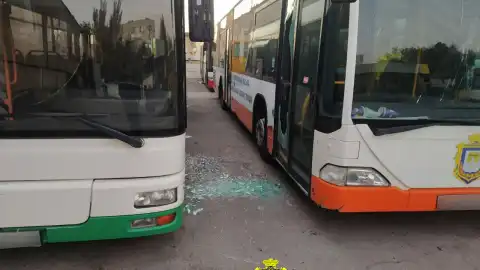 Россияне атаковали транспортное предприятие в Херсоне. Фото: Facebook/Роман Мрочко - начальник Херсонської МВА