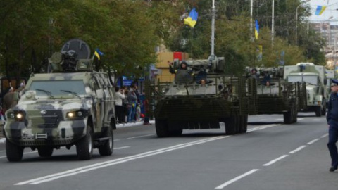 У Маріуполі пройшов парад військової техніки