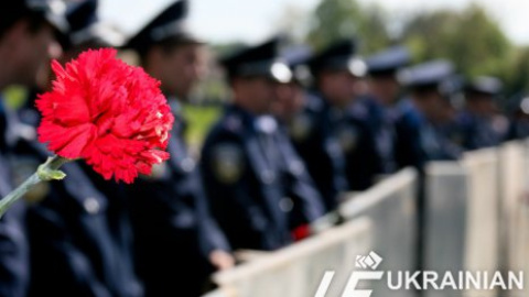 Львовская милиция не дала возложить цветы к мемориалу