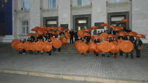 В 14 городах Украины здания зажгли оранжевым цветом. Фото:khersonline.net