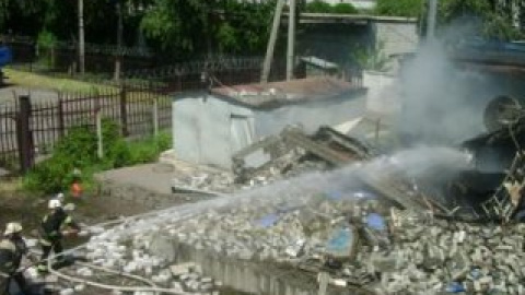 По предварительной версии, в магазине взорвался баллон с кислородом.