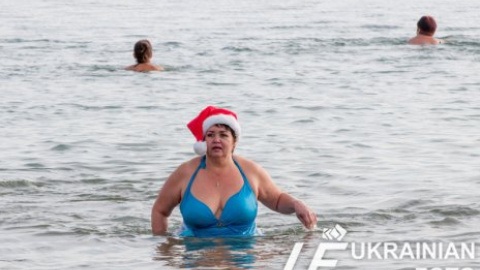 Традиционный слет "моржей" в Евпатории