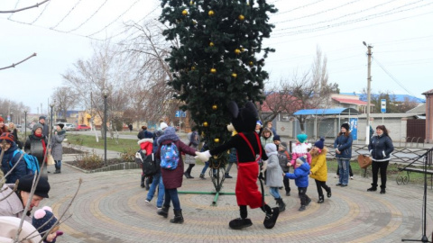 Новогодняя елка в Геническе. Фото: visti.ks.ua
