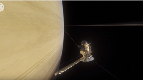Зонд "Cassini" в останній раз пролетів між кільцями Сатурна: опубліковано відео 360°