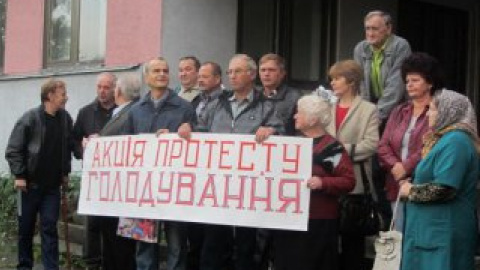 Люди требуют возродить предприятие.