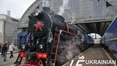 Во Львове начал курсировать раритетный паровоз