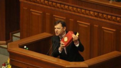 Ляшко принес сыр в Раду.