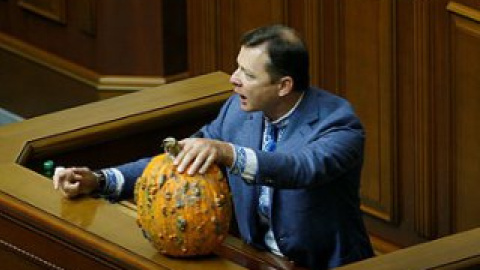 По словам Ляшко, тыква символизирует несогласие украинцев с действиями правительства.