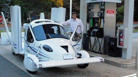 Автомобиль-гибрид продается по 194 тыс. долларов.