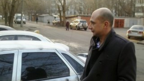 Машину Игоря Артюшенко разрисовали и залили монтажной пеной.