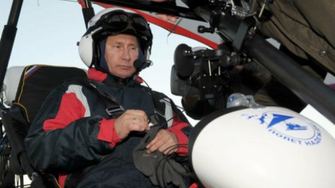 Путин полетал с журавлями на дельтаплане