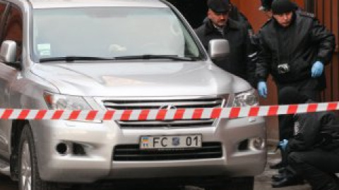 Незначительно пострадал автомобиль Lexus 570.