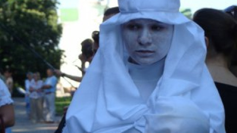 Участники акции рассказали, что добровольно решили принять участие во флешмобе.