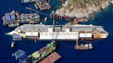Судно Costa Concordia потерпело крушение в ночь на 14 января 2012 года.