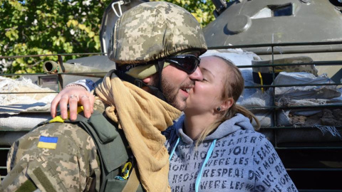 ​Українські солдати передали дітям Донбасу іграшки