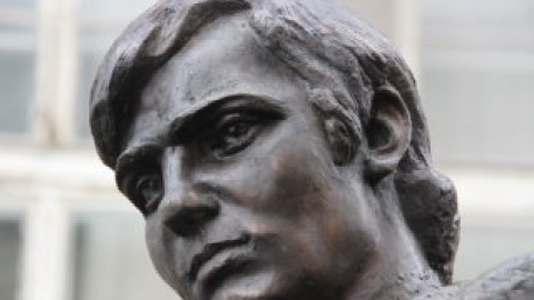 Памятник украинскому композитору Владимиру Ивасюку.