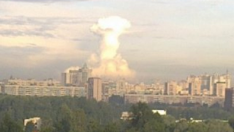 Появление необычного облака обеспокоило жителей города.