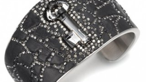 Йоко Оно сработалась со Swarovski.