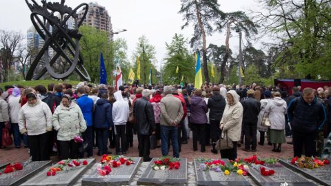 ​В Украине почтили память жертв Чернобыльской катастрофы