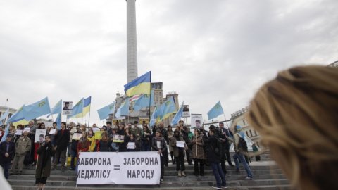 В центре Киева крымские татары вместе с украинцами провели акцию поддержки Меджлиса