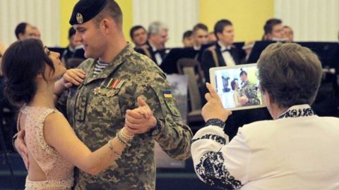 Мета акції - збір коштів на створення музею АТО. Фото: facebook.com/pg/UkrainianLandForces