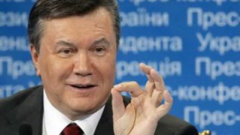 Донецкий писатель издал хвалебную книгу о Януковиче