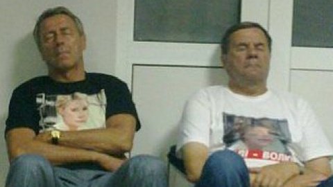 Депутаты в больнице. Фото Виктора Уколова с facebook.