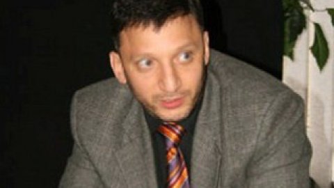Андрей Слюсарчук в данный момент находится под стражей.