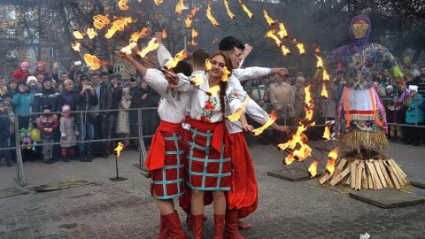 Масленица в Запорожье: блины и фаер-шоу