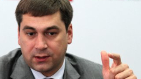 По данным СМИ, Луцкий является кумом министра образования Дмитрия Табачника.