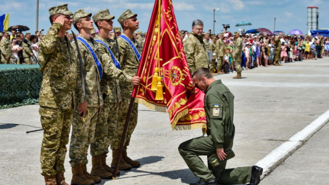 Церемонія вручення дипломів випускникам Харківського університету Повітряних сил. Фото: Українське фото