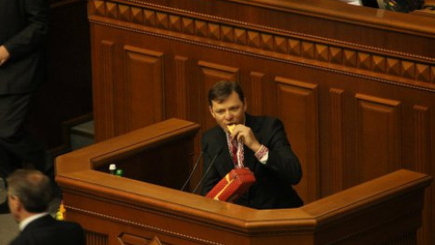 Ляшко ест сыр на заседании Верховной Рады