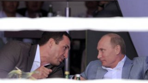 Кличко с Путиным смотрят бои без правил.