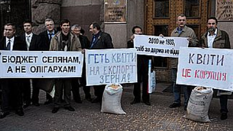 Селяне проведут всеукраинские акции протеста, если не разблокируют экспорт зерна и не отклонят Налоговый кодекс