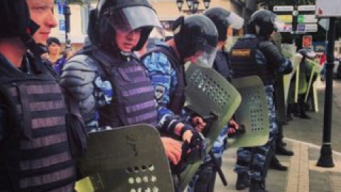 В центр Симферополя к площади Ленина и прилегающих улиц согнали автозаки и ОМОН. Фото: Instagram edem_kishveev