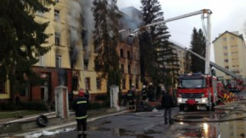 Во Львове горят и взрываются склады с боеприпасами